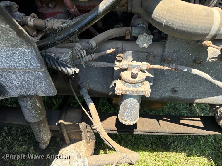 image for item EK1408 2003 International  9200i semi truck