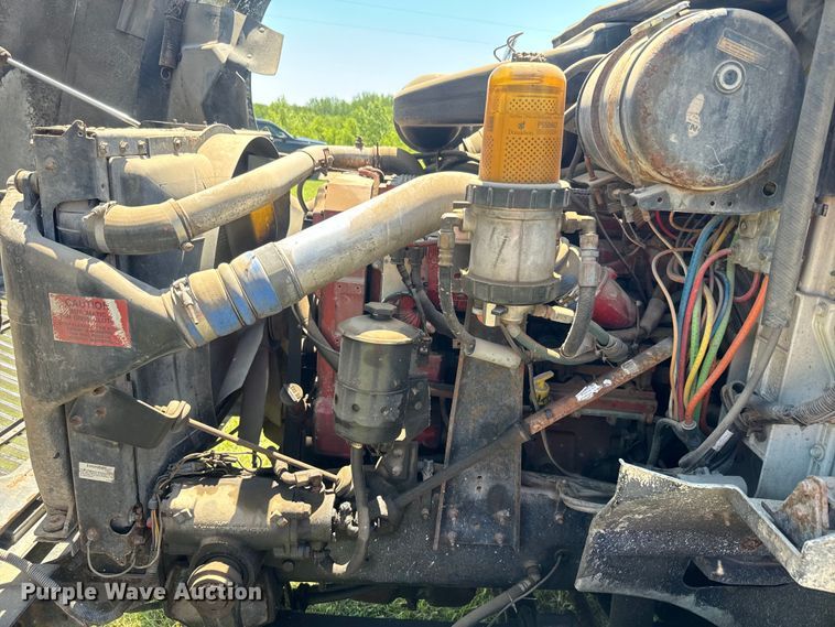 image for item EK1408 2003 International  9200i semi truck