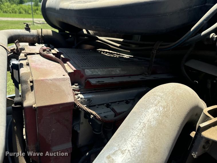 image for item EK1408 2003 International  9200i semi truck