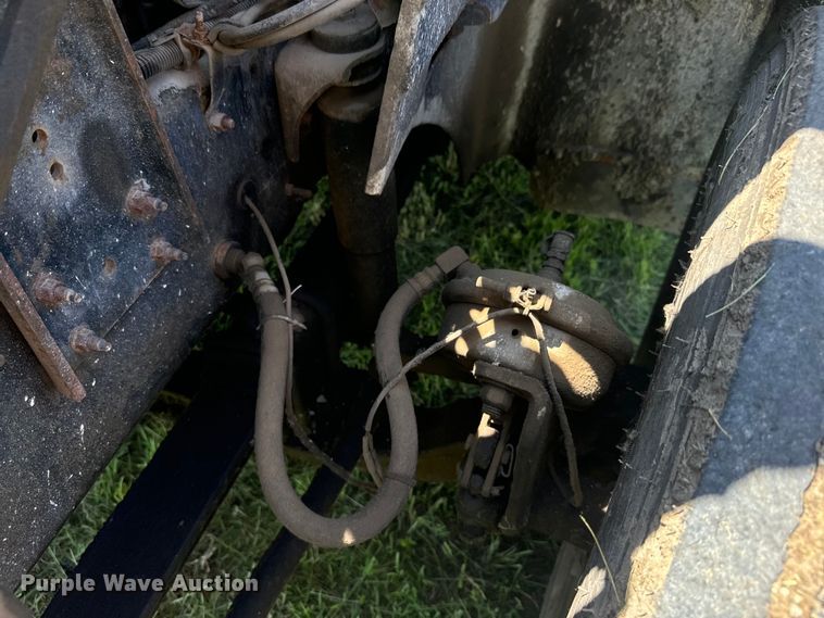 image for item EK1408 2003 International  9200i semi truck