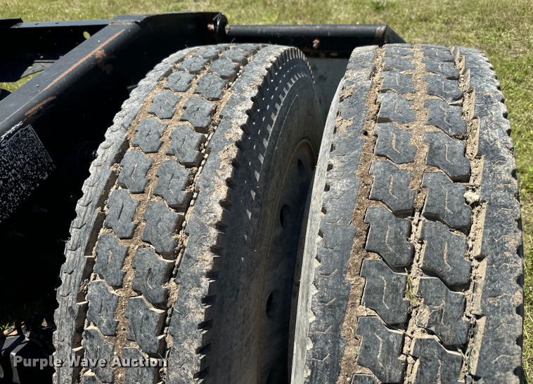 image for item EK1408 2003 International  9200i semi truck