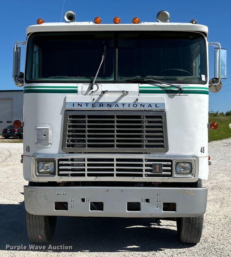 image for item EK4774 1982 International  CO-9670 semi truck