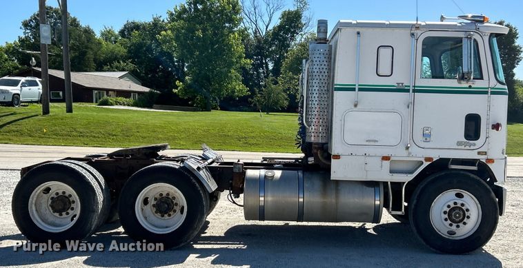 image for item EK4774 1982 International  CO-9670 semi truck