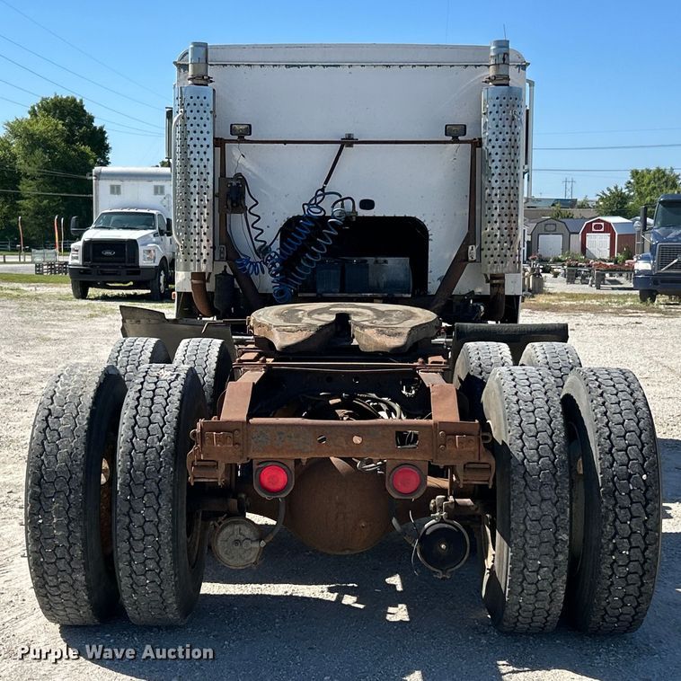 image for item EK4774 1982 International  CO-9670 semi truck