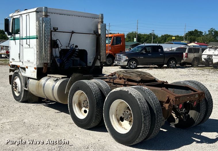 image for item EK4774 1982 International  CO-9670 semi truck