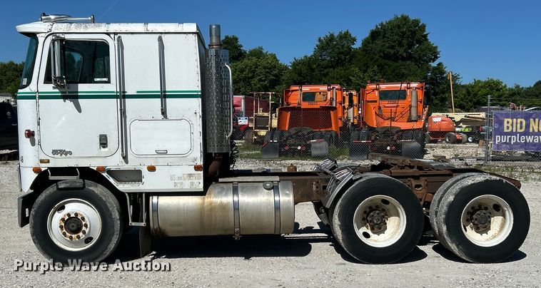 image for item EK4774 1982 International  CO-9670 semi truck