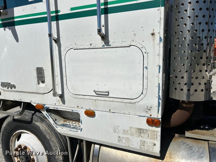 image for item EK4774 1982 International  CO-9670 semi truck