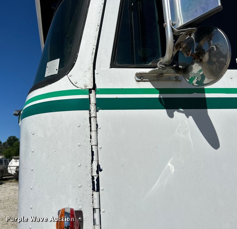 image for item EK4774 1982 International  CO-9670 semi truck