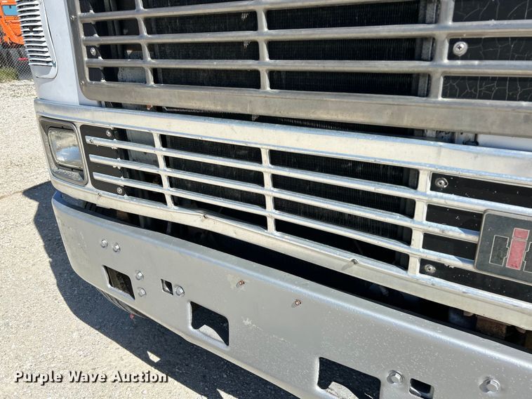 image for item EK4774 1982 International  CO-9670 semi truck