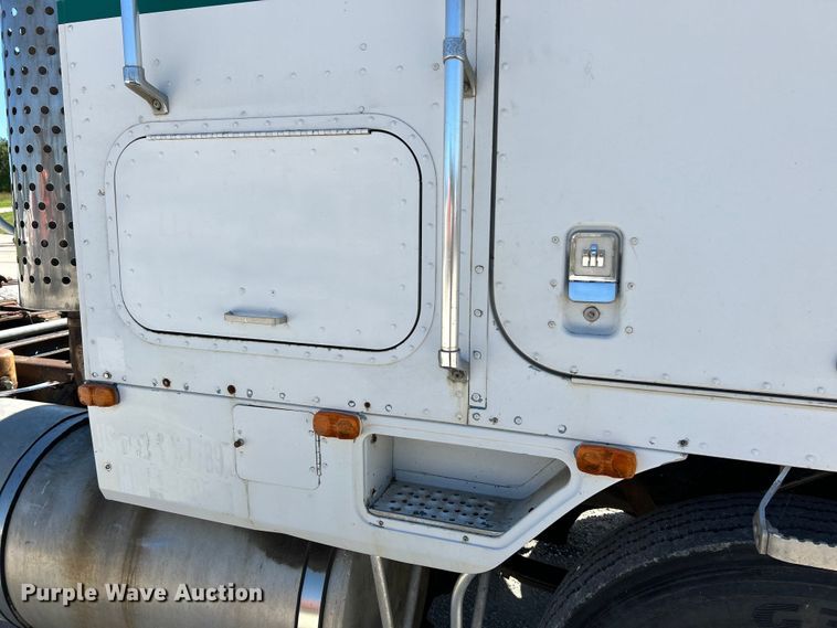 image for item EK4774 1982 International  CO-9670 semi truck