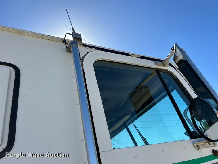 image for item EK4774 1982 International  CO-9670 semi truck