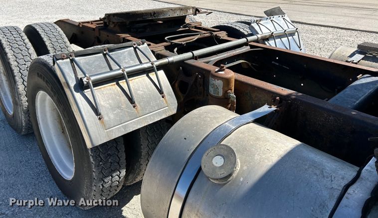 image for item EK4774 1982 International  CO-9670 semi truck