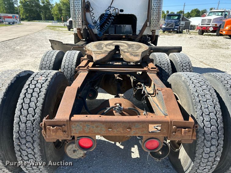 image for item EK4774 1982 International  CO-9670 semi truck