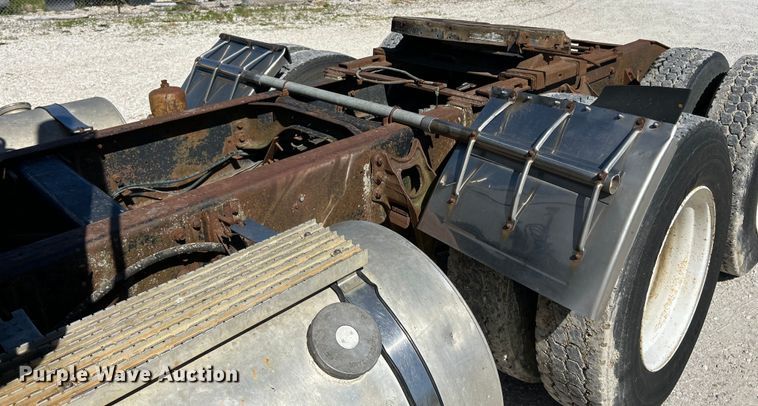 image for item EK4774 1982 International  CO-9670 semi truck