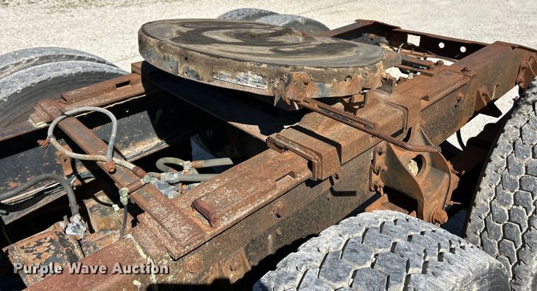 image for item EK4774 1982 International  CO-9670 semi truck