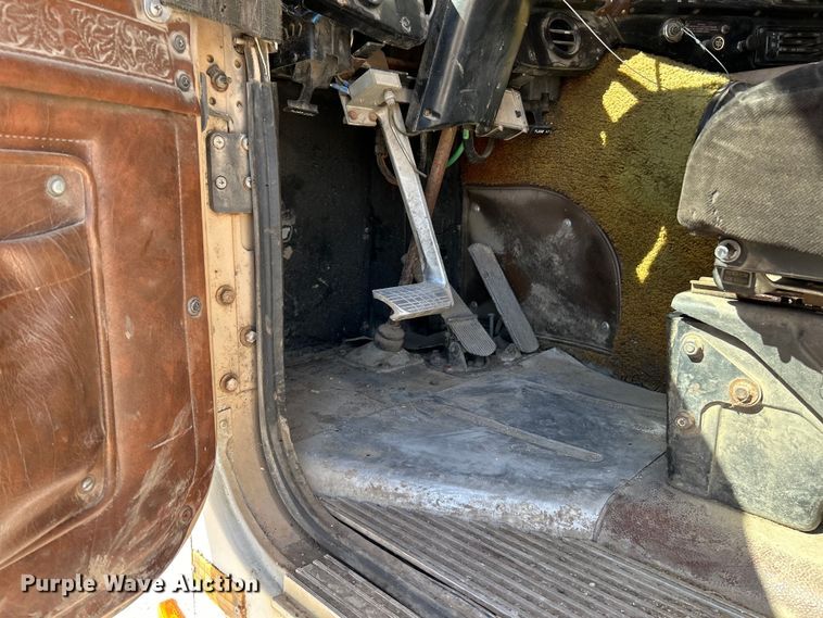 image for item EK4774 1982 International  CO-9670 semi truck