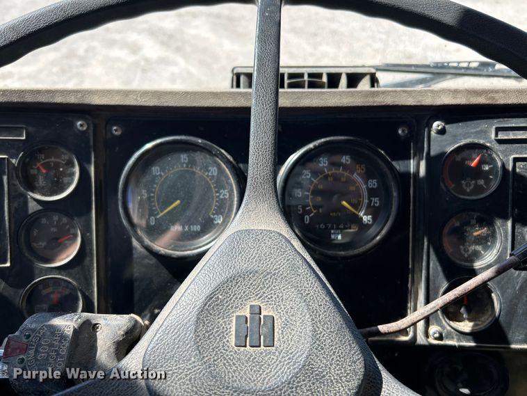 image for item EK4774 1982 International  CO-9670 semi truck