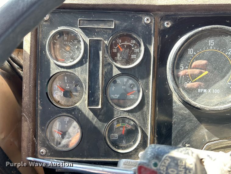 image for item EK4774 1982 International  CO-9670 semi truck