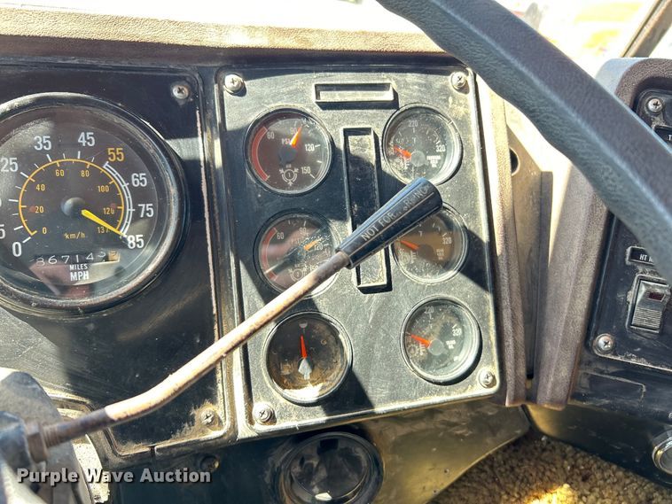 image for item EK4774 1982 International  CO-9670 semi truck