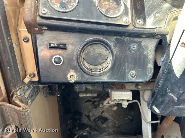 image for item EK4774 1982 International  CO-9670 semi truck