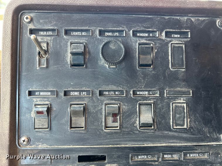 image for item EK4774 1982 International  CO-9670 semi truck