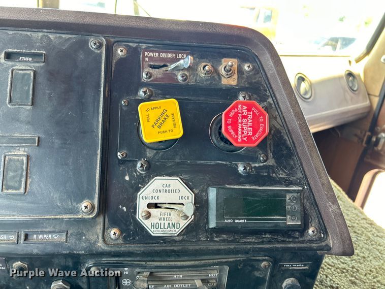 image for item EK4774 1982 International  CO-9670 semi truck