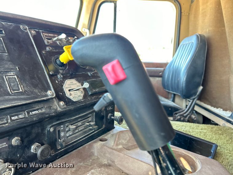 image for item EK4774 1982 International  CO-9670 semi truck