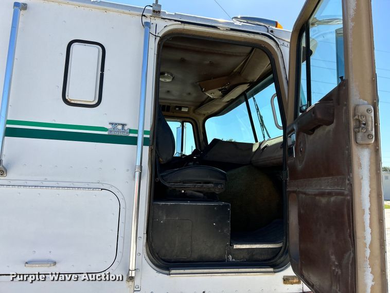 image for item EK4774 1982 International  CO-9670 semi truck