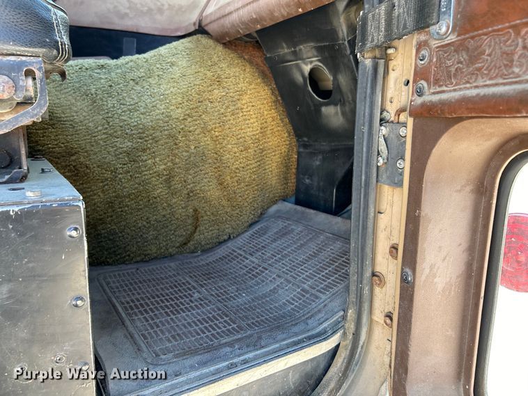 image for item EK4774 1982 International  CO-9670 semi truck