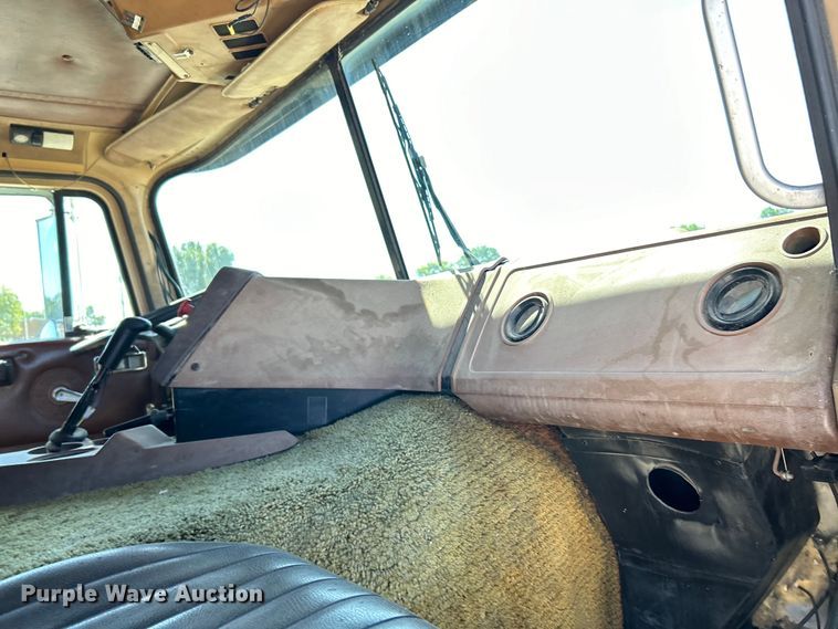 image for item EK4774 1982 International  CO-9670 semi truck