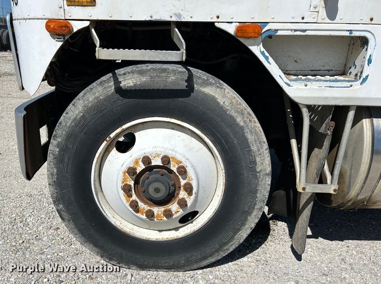 image for item EK4774 1982 International  CO-9670 semi truck