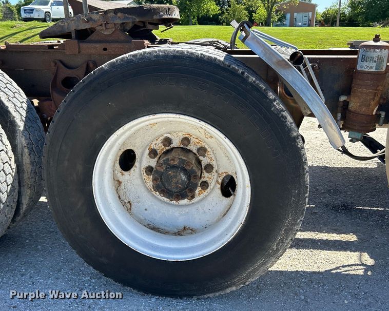 image for item EK4774 1982 International  CO-9670 semi truck