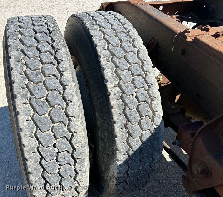 image for item EK4774 1982 International  CO-9670 semi truck