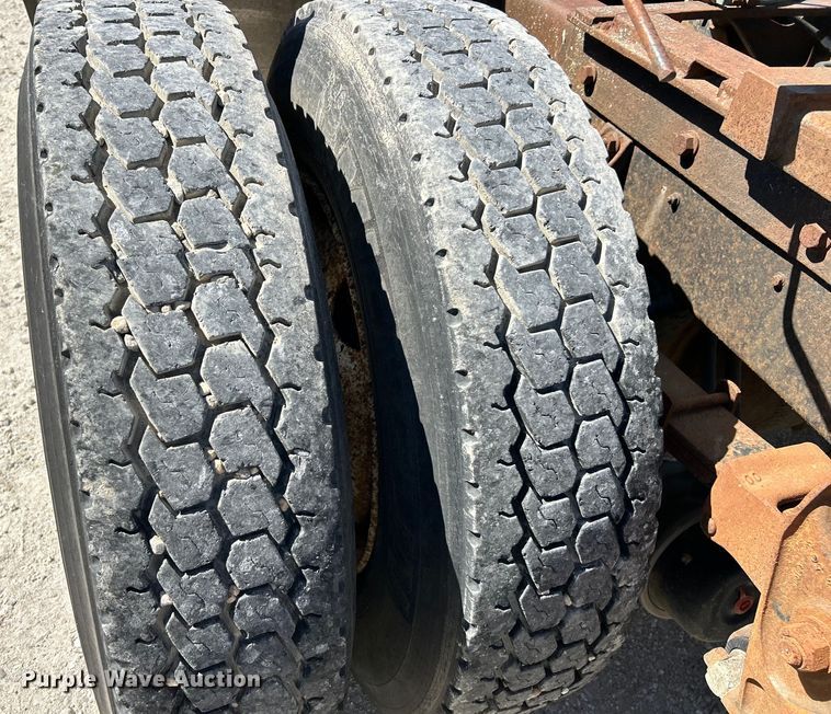 image for item EK4774 1982 International  CO-9670 semi truck