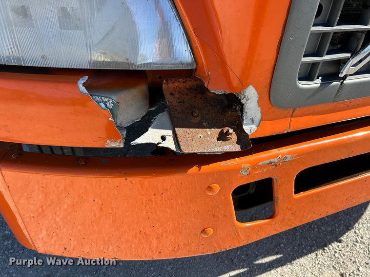 image for item EK4775 2009 Volvo VNM semi truck