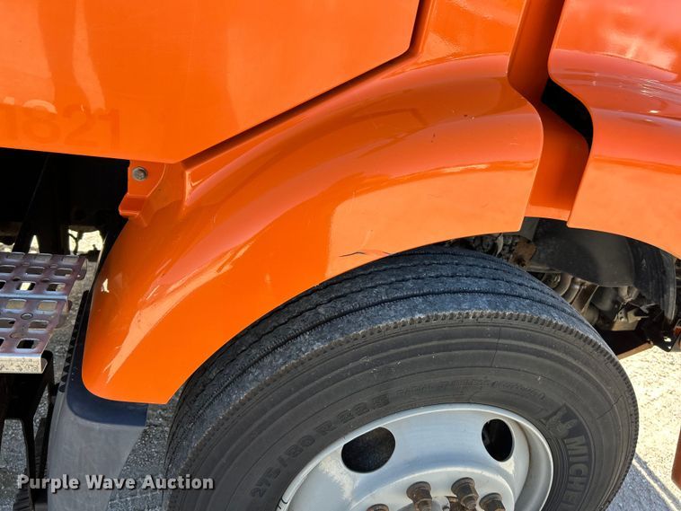 image for item EK4775 2009 Volvo VNM semi truck