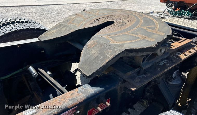 image for item EK4775 2009 Volvo VNM semi truck