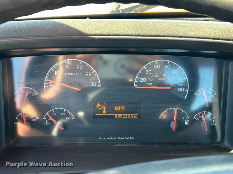 image for item EK4775 2009 Volvo VNM semi truck