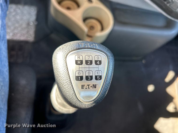 image for item EK4775 2009 Volvo VNM semi truck