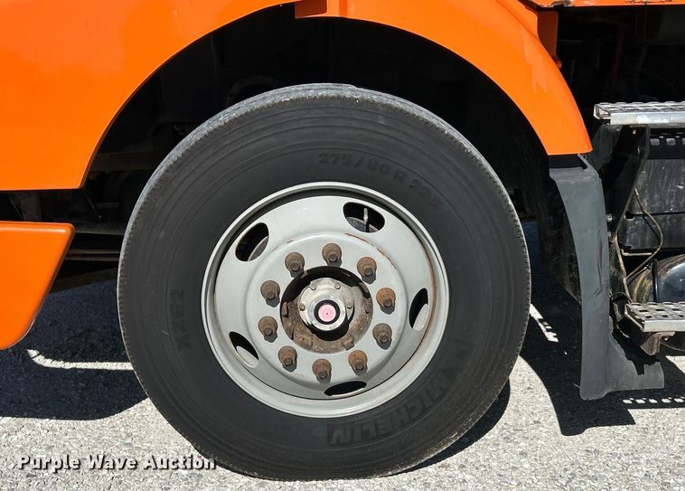 image for item EK4775 2009 Volvo VNM semi truck