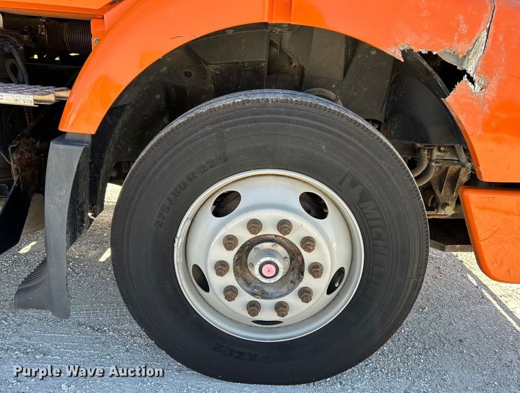 image for item EK4775 2009 Volvo VNM semi truck