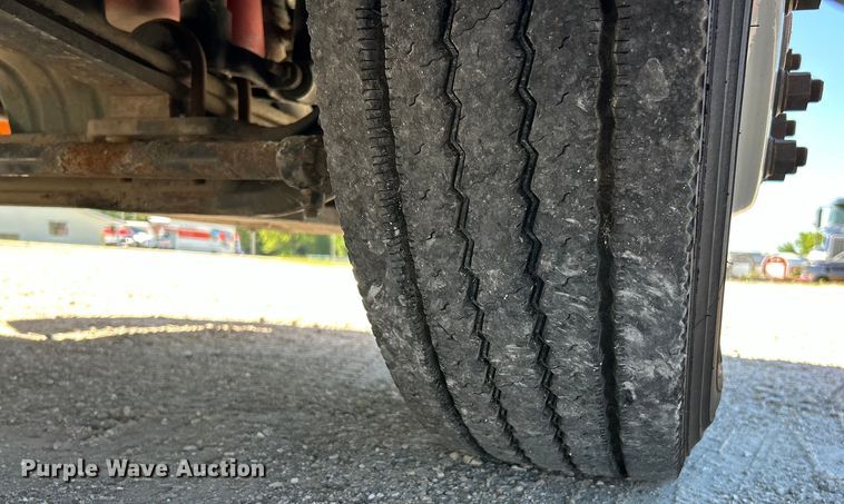 image for item EK4775 2009 Volvo VNM semi truck