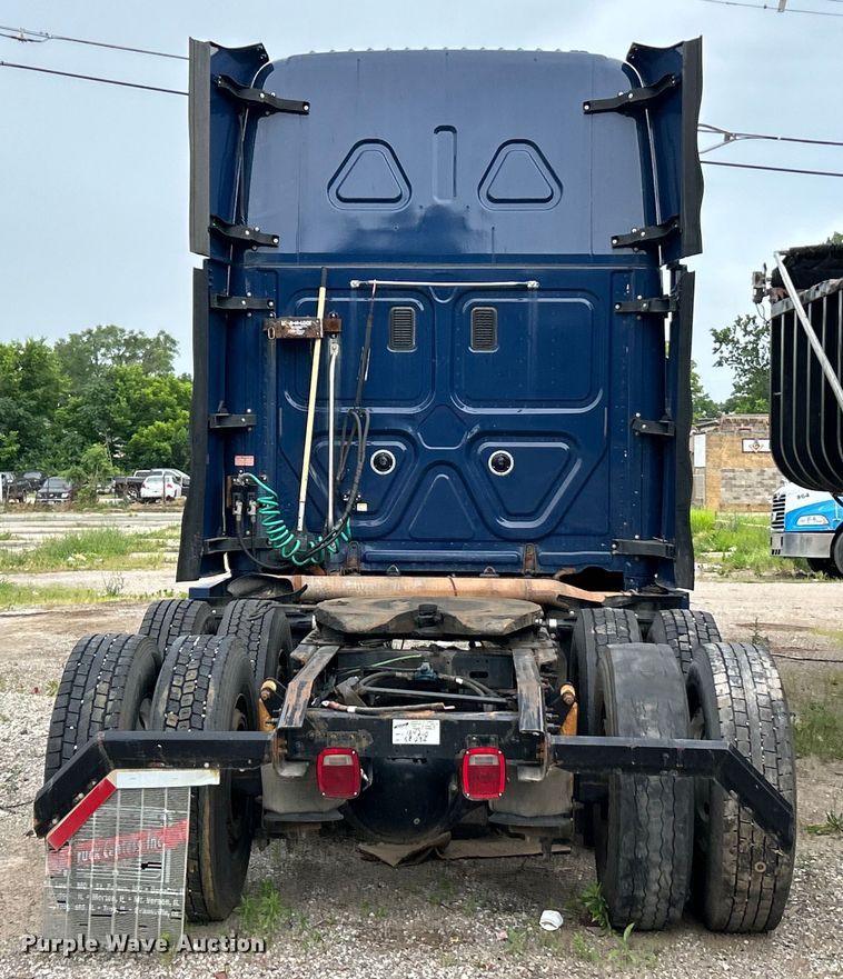 image for item EK4845 2015 Freightliner  Cascadia Evolution semi truck