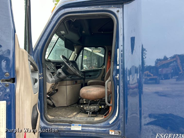 image for item EK4845 2015 Freightliner  Cascadia Evolution semi truck