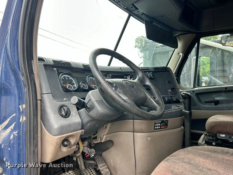 image for item EK4845 2015 Freightliner  Cascadia Evolution semi truck