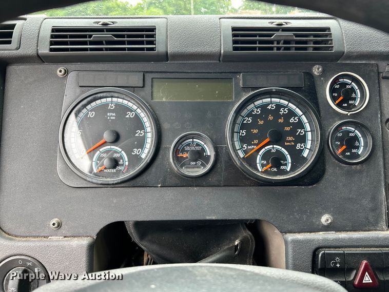 image for item EK4845 2015 Freightliner  Cascadia Evolution semi truck