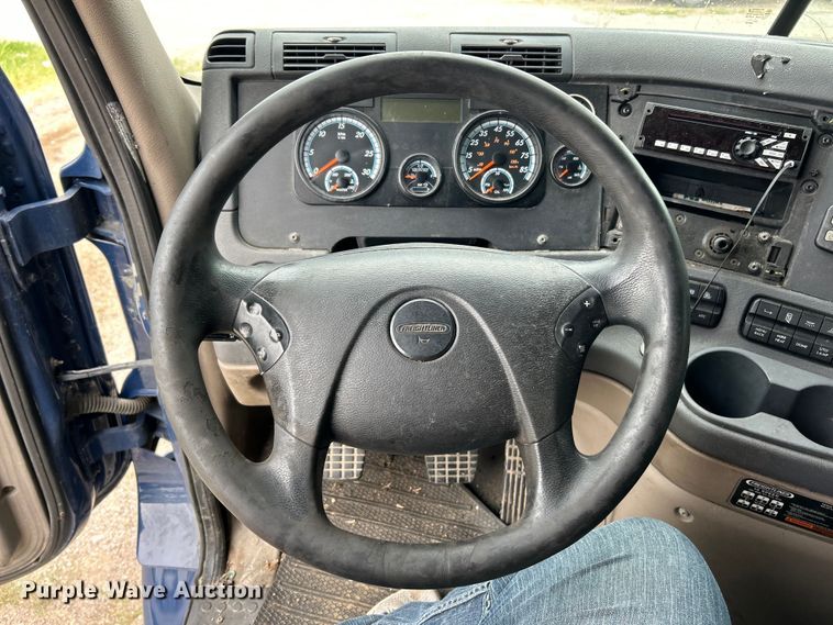 image for item EK4845 2015 Freightliner  Cascadia Evolution semi truck