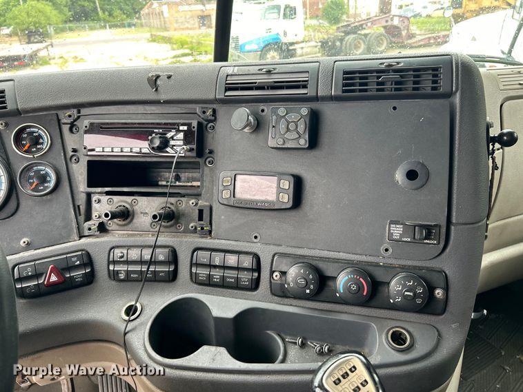 image for item EK4845 2015 Freightliner  Cascadia Evolution semi truck