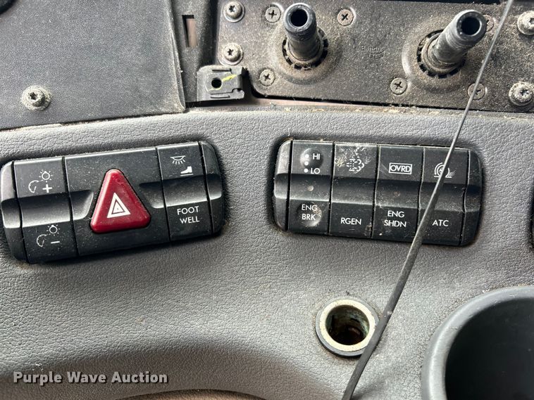 image for item EK4845 2015 Freightliner  Cascadia Evolution semi truck