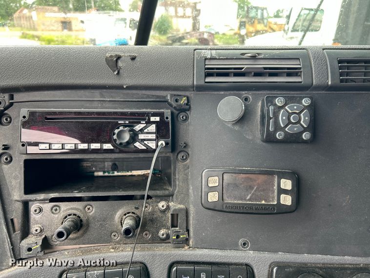 image for item EK4845 2015 Freightliner  Cascadia Evolution semi truck